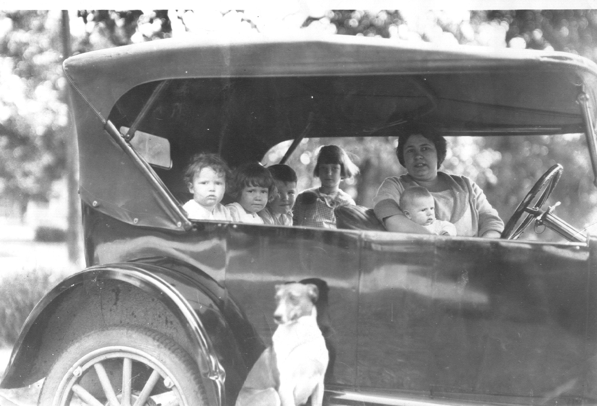 Hoffman Car, taken 1923, Eunice, Bernard, Ruth, Jerome, James and their Mom (Eva).  Taken in Delavan, Wisc.